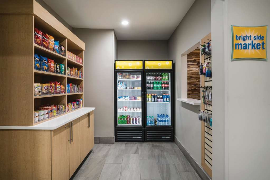 La Quinta Inn & Suites by Wyndham Chattanooga North Hixson - photo 36