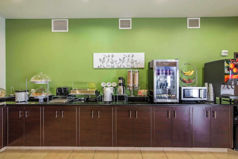 Sleep Inn & Suites Haysville Wichita South - photo 39