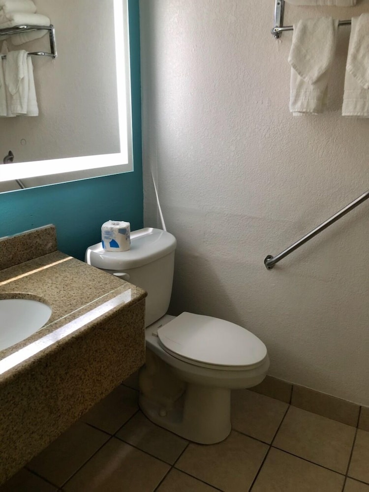 Howard Johnson by Wyndham Winter Haven FL - photo 43