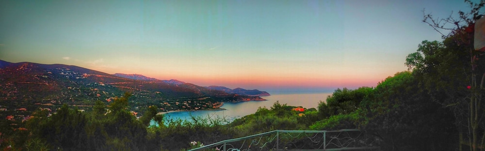 Luxury Beach Escape Sea View Hottub cinema Lounge — hotel in Maracalagonis