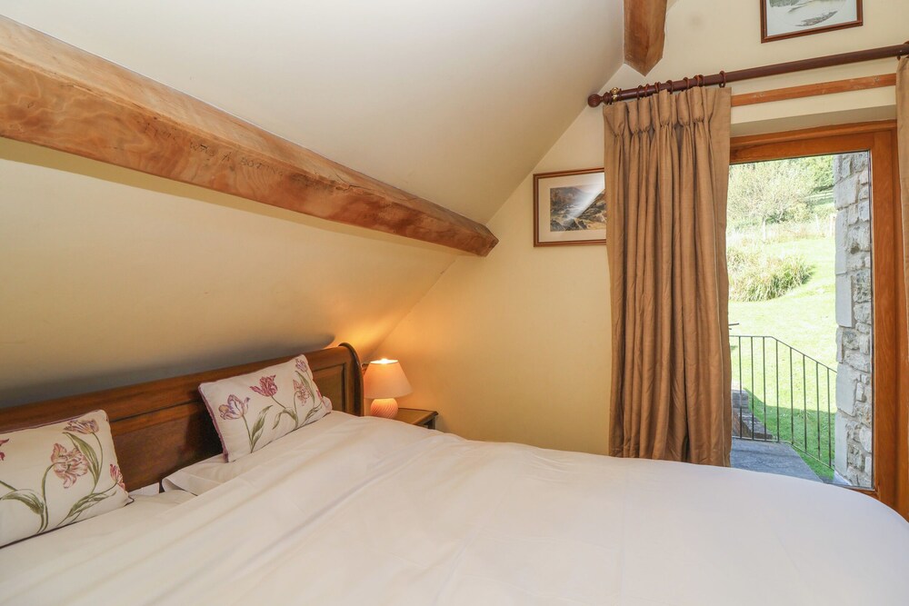 Highgrove Barn — Stroud — photo 4