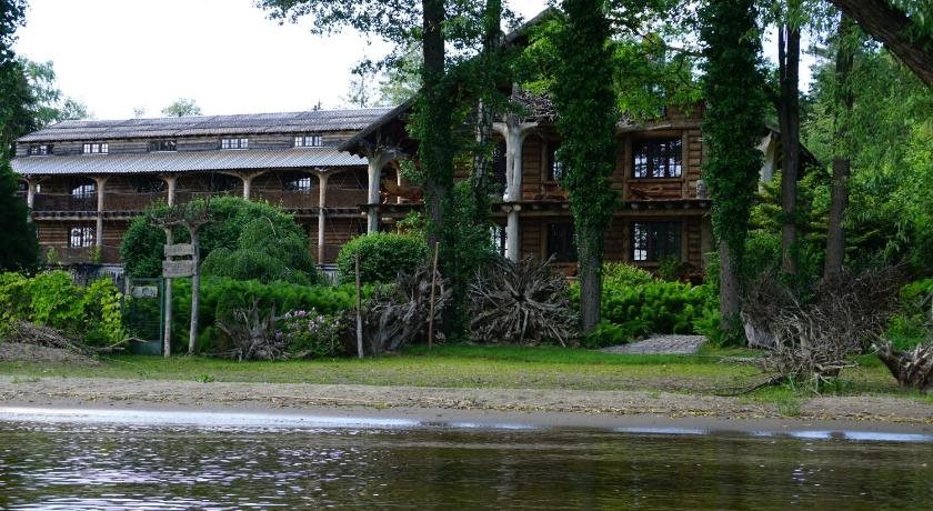 Refugia - carbon neutral hotel in Unknown City