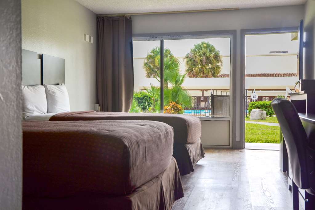 Rodeway Inn Sun City Center - photo 23