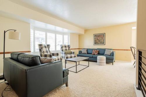 Spacious 6 BR Extended Stay — 4-Star Luxury Hotel in North Salt Lake, United States