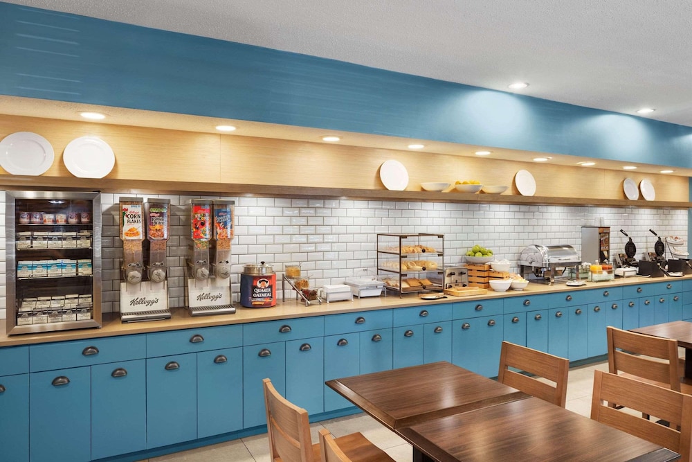 Country Inn & Suites by Radisson Columbus Airport OH - photo 13