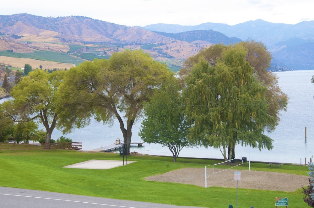 Lakeside Lodge And Suites - photo 24