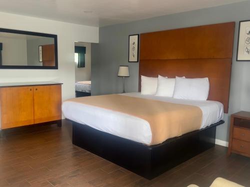 Oceanside Inn & Suites - photo 8