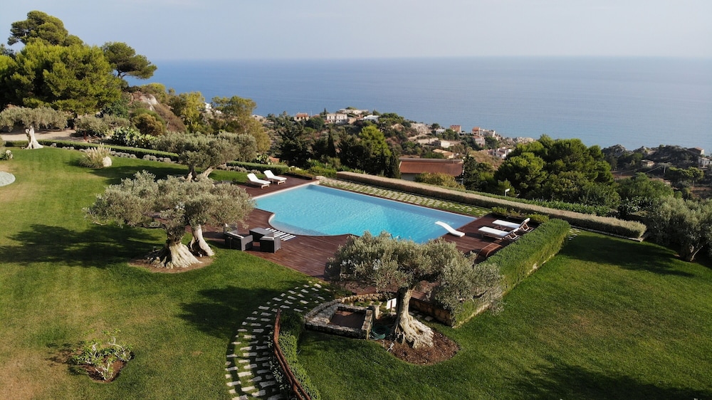 Villa Terra Del Sole 10 2 — 4-Star Luxury Hotel in Licata, Italy