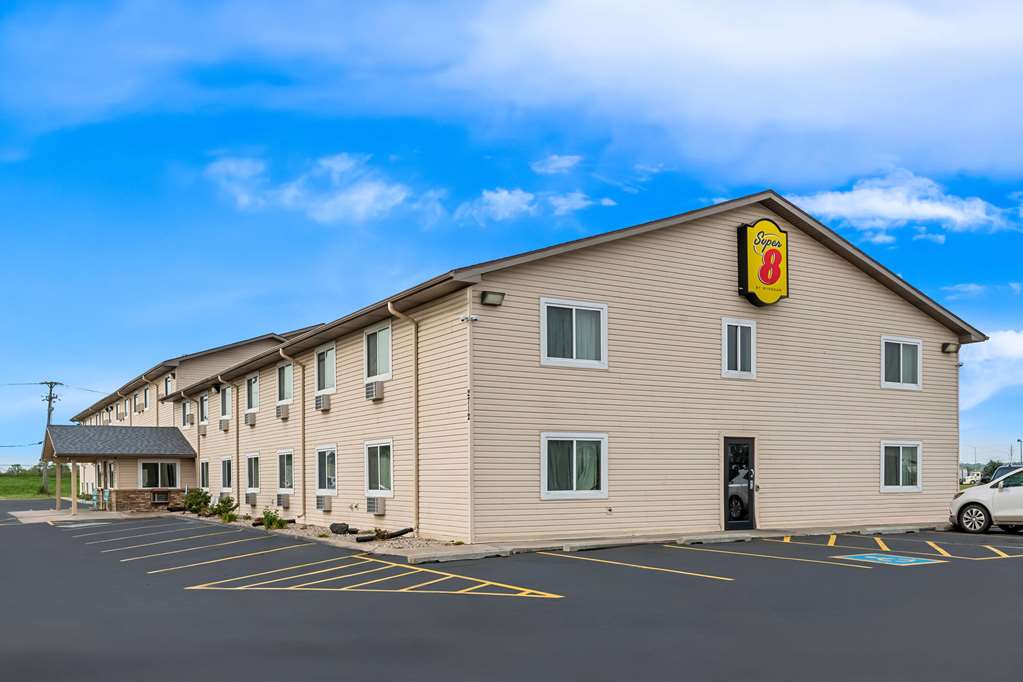Super 8 by Wyndham Council Bluffs IA Omaha NE Area - featured photo