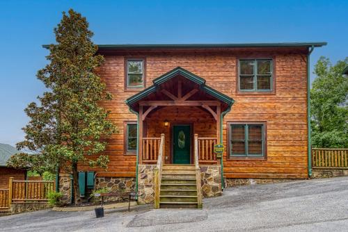 Lazy Bear Lodge Hot Tub Resort Pool WIFI 1089 FREE tickets each paid day Dollywood and More - photo 41