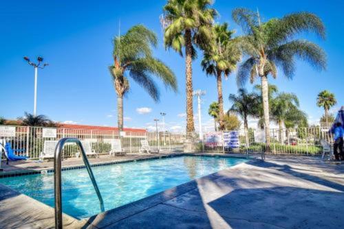 Studio 6 Suites Riverside CA South - photo 3