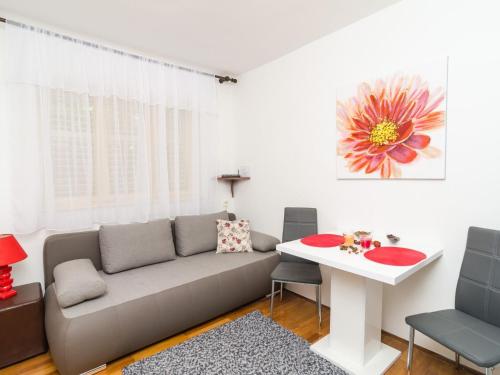 Apartment Adea One Bedroom Apartment with Terrace