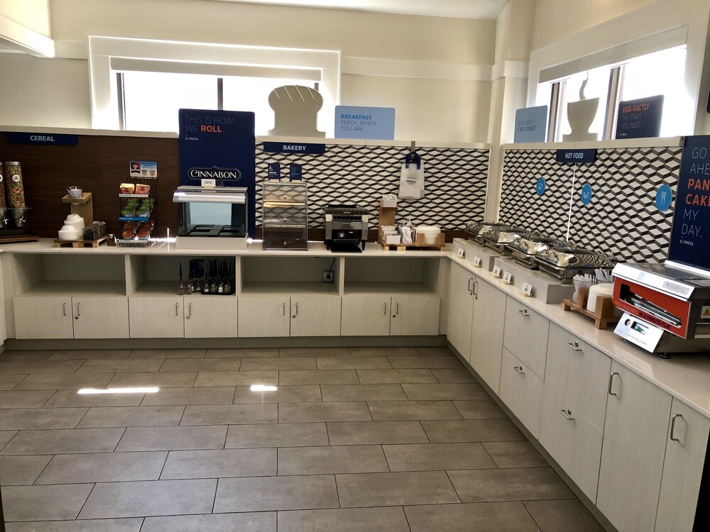 Holiday Inn Express Springfield by IHG - photo 35
