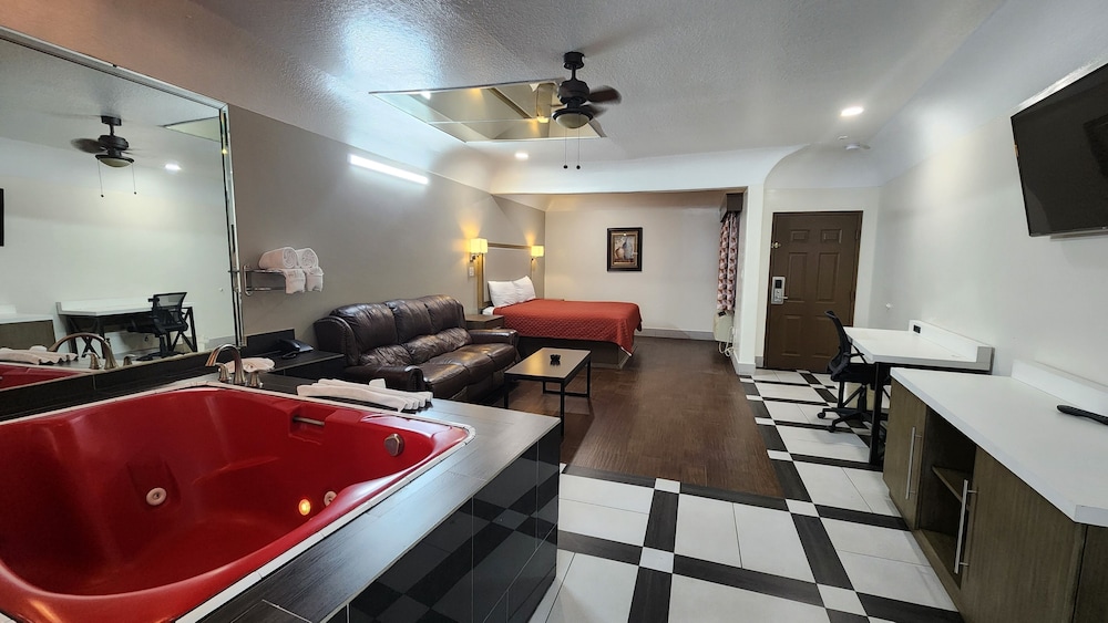 Scottish Inns & Suites Sam Houston Pkwy - photo 12