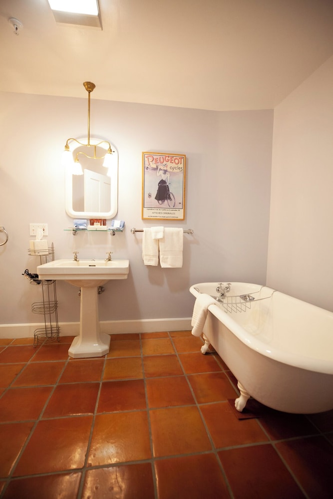 Yellow House Inn - photo 16
