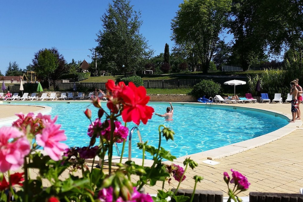 Village De Montmarsis — hotel in Gourdon