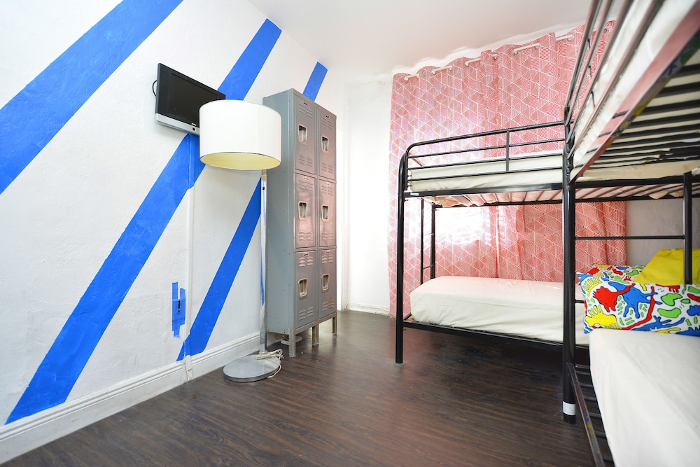 South Beach Rooms and Hostel - photo 14