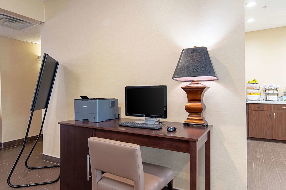 Comfort Inn and Suites Fredericksburg - photo 26