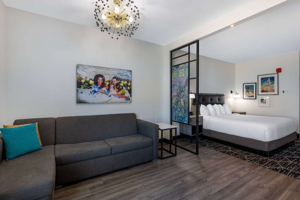 La Quinta Inn & Suites by Wyndham Maricopa Copper Sky - photo 25