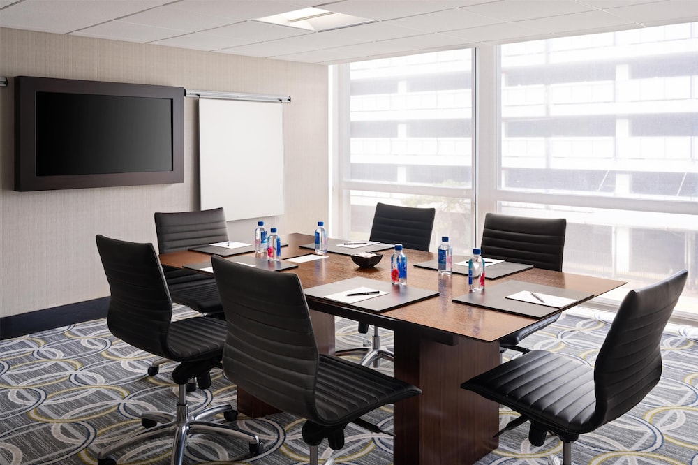 Hilton Chicago O'Hare Airport - photo 101