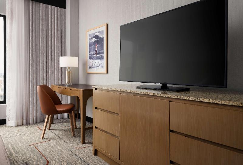 Hotel Zessa Orange County Airport a DoubleTree by Hilton - photo 63