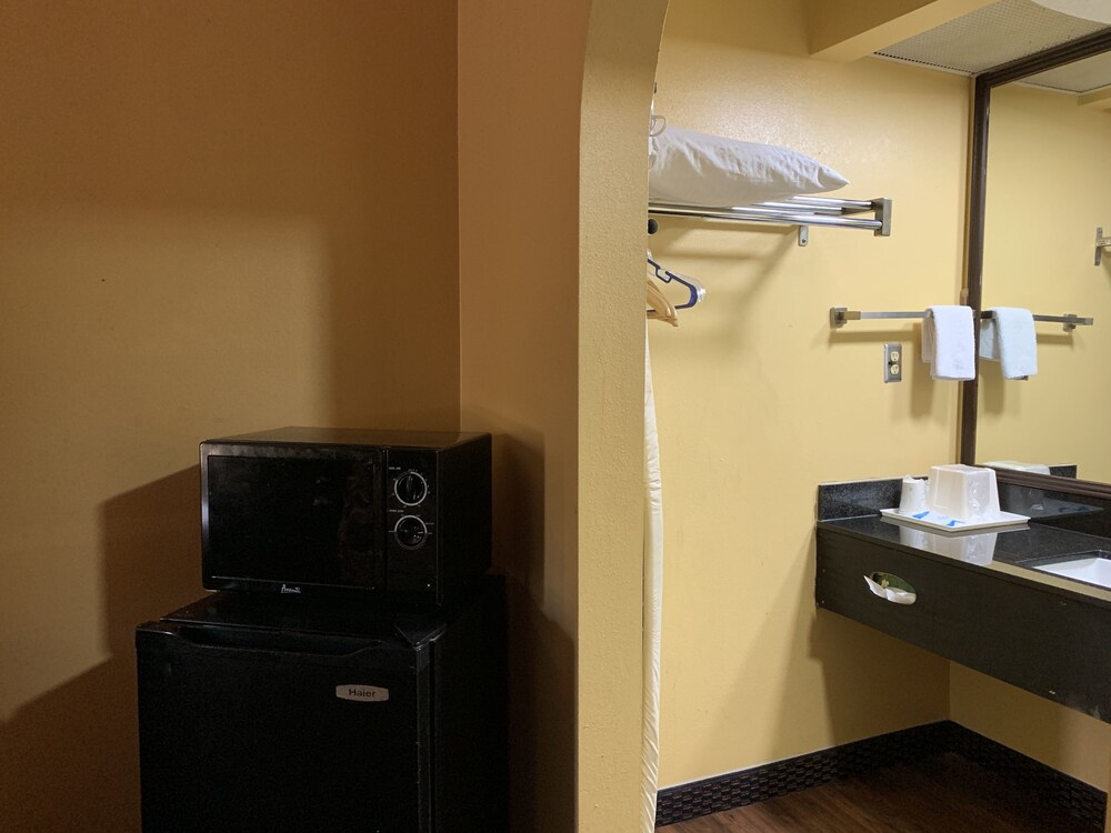 Jameson Inn Conyers - photo 13