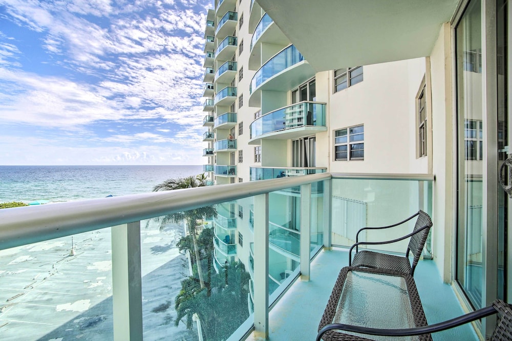 Ocean View Balcony Beachfront Hollywood Apt — 4-Star Luxury Hotel in Hollywood, United States