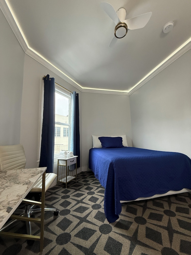 Twin Peaks Hotel - photo 8