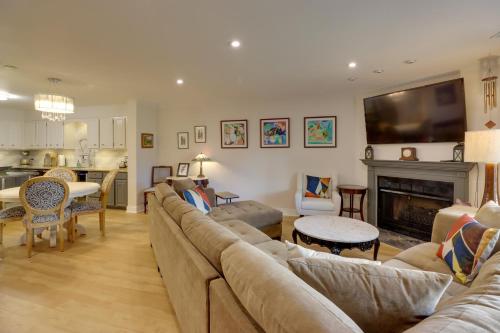 Bethesda Townhome about 10 Mi to DC