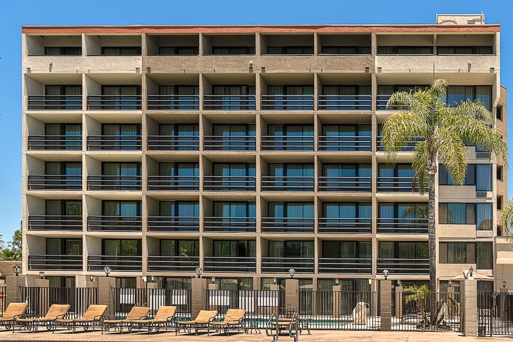 Holiday Inn Express Fullerton Anaheim by IHG - photo 16