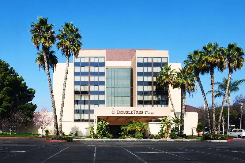 DoubleTree by Hilton Fresno Convention Center — 4-Star Luxury Hotel in Fresno, United States