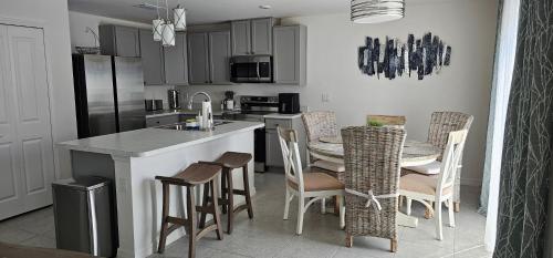 Cozy house with a Heated Swim spa — 4-Star Luxury Hotel in Port Charlotte, United States