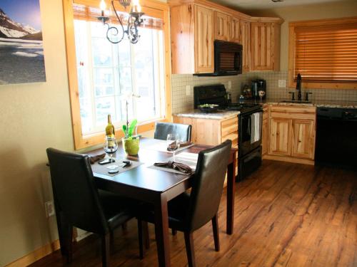 Montana Style Downtown Condo — 4-Star Luxury Hotel in Whitefish, United States