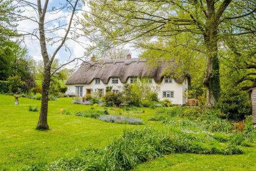 Till Cottage and Riverside Gardens nr Stonehenge — 4-Star Luxury Hotel in Salisbury, United Kingdom