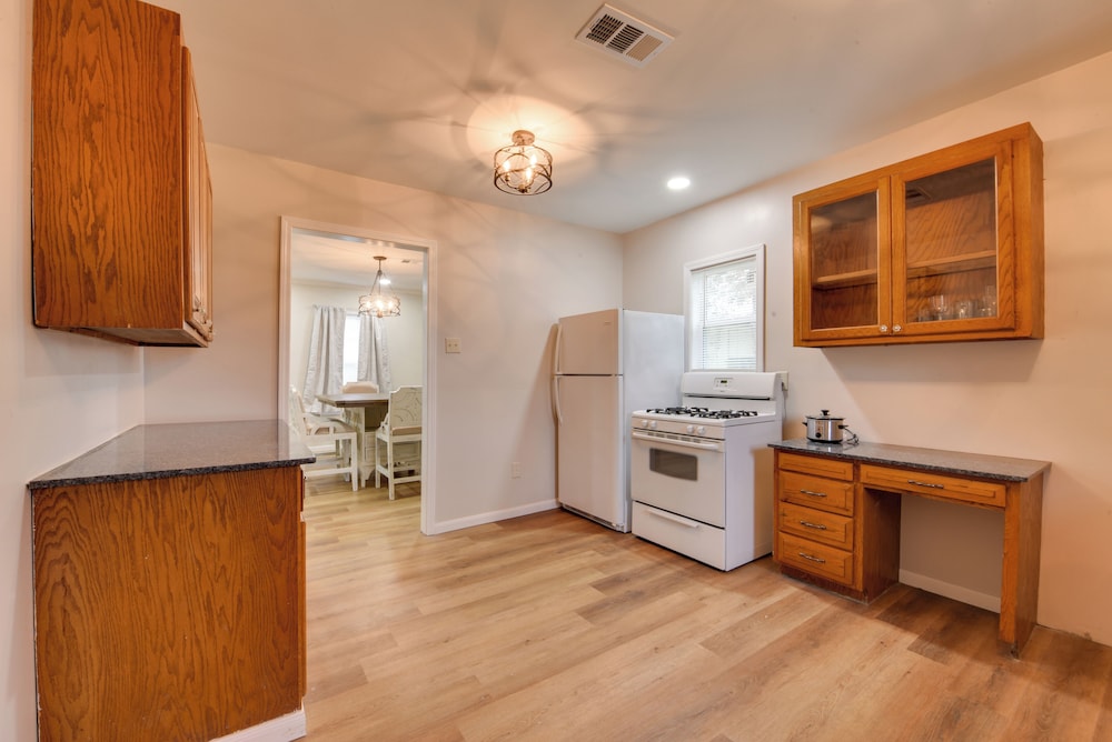 Walking Distance to Casino: Home in Westlake - photo 25