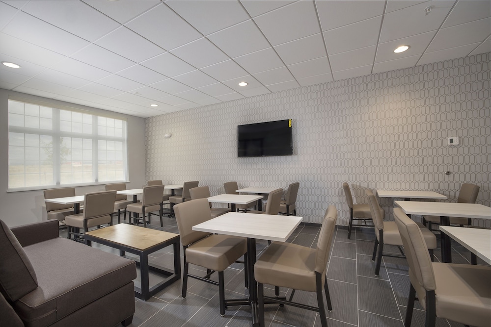 Microtel Inn & Suites by Wyndham Loveland - photo 21