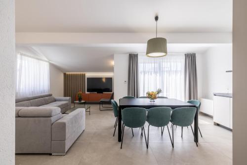 Villa Sunshine — 4-Star Luxury Hotel in Kastel Kambelovac, Croatia