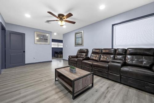 Remodeled Home near NRG Downtown Medical Center sleeps10 — 4-Star Luxury Hotel in Houston, United States