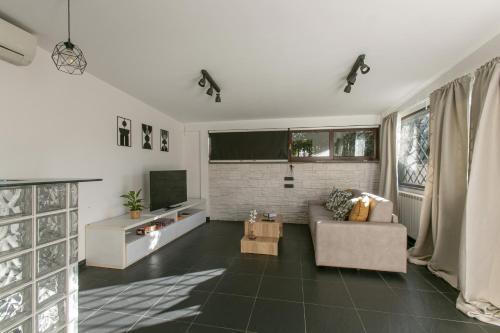 Casa moderna con giardino — 4-Star Luxury Hotel in Rome, Italy