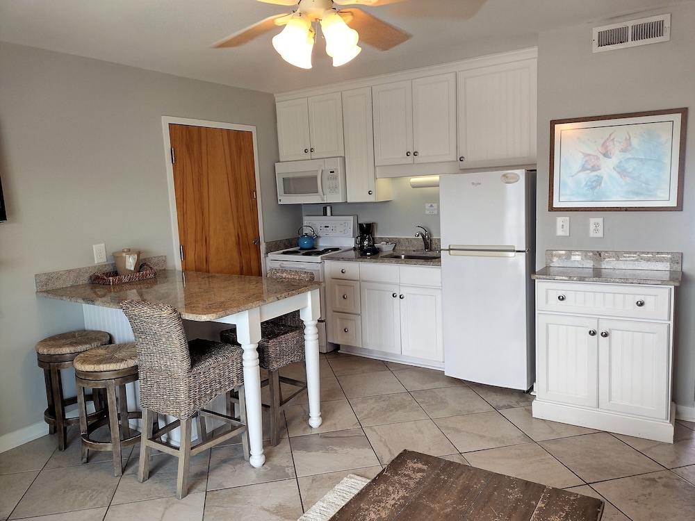 Sandpeddler Inn & Suites - photo 95