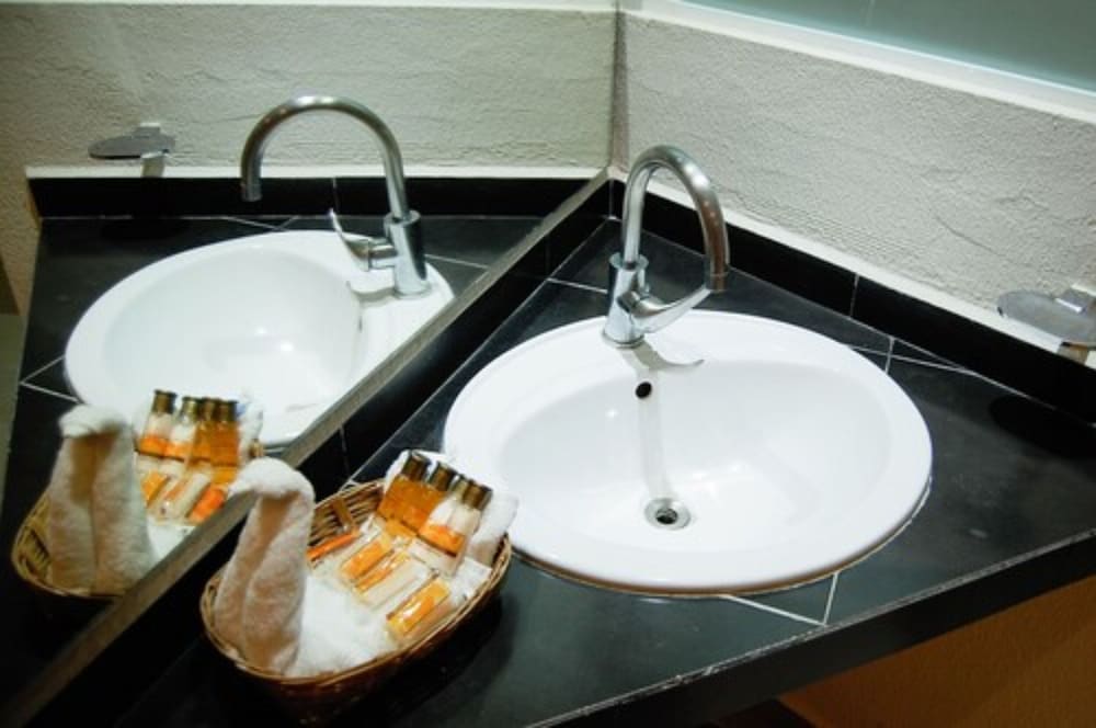 Bathroom sink