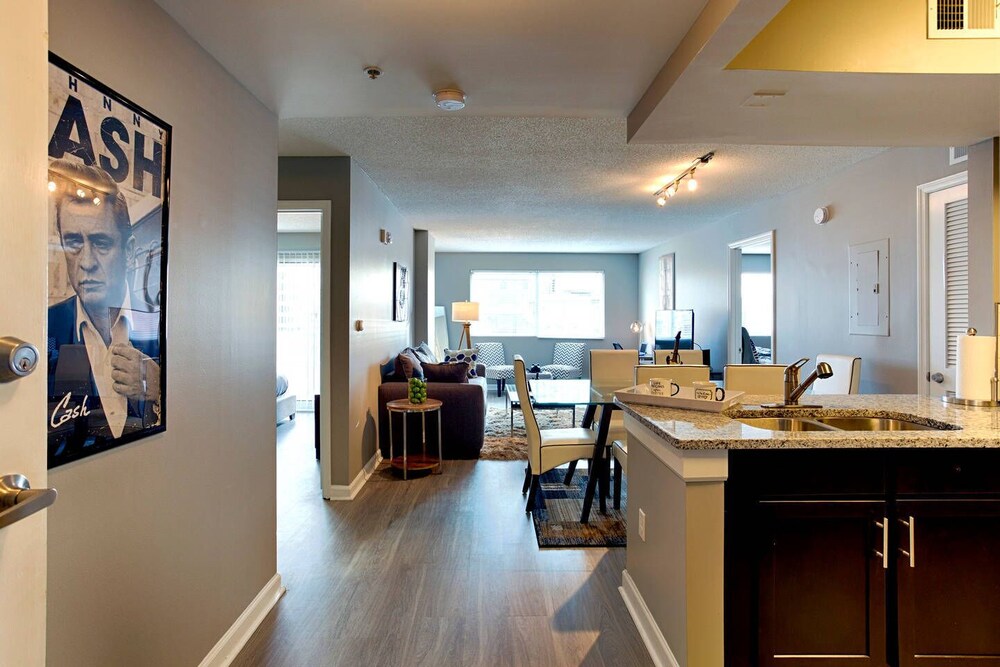 Skyline Suite with Penthouse & Rooftop Deck 6BR by Maddox Hotel - photo 30