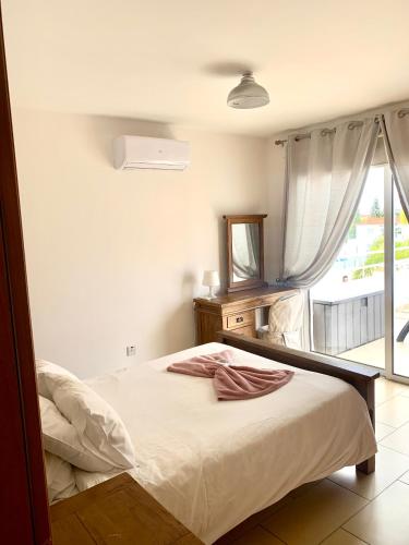 Nissi Sandy Bay C09
