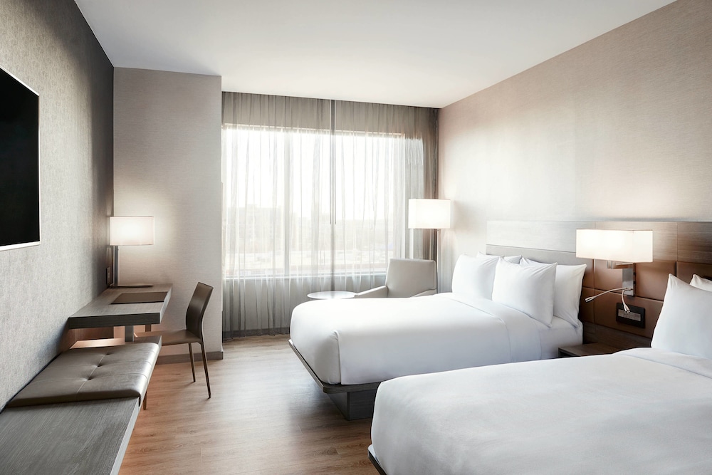 AC Hotel by Marriott Oklahoma City Bricktown - photo 5