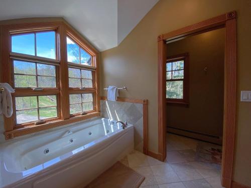 P5 Ski in Ski out rare find Presidential View single family with garage pool table ping pong - photo 58