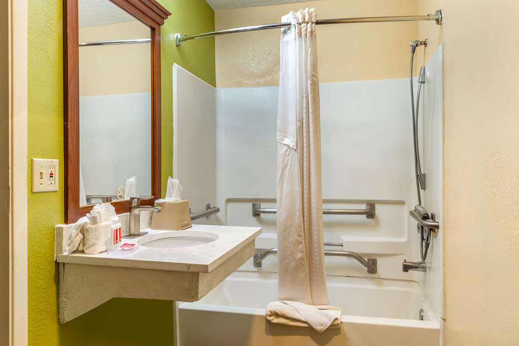 Econo Lodge West Coors Blvd - photo 24