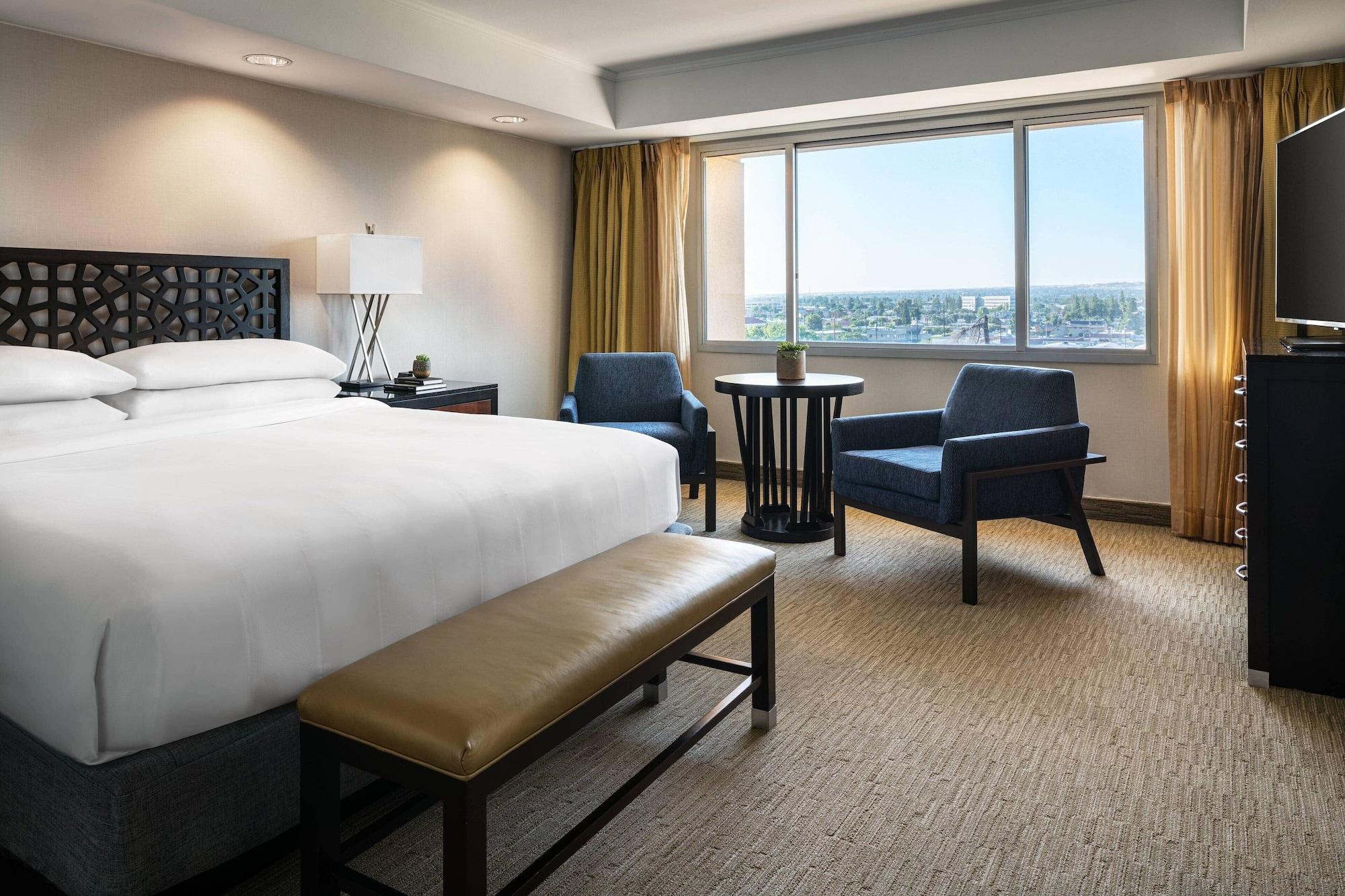 Holiday Inn Select Hotel - photo 6