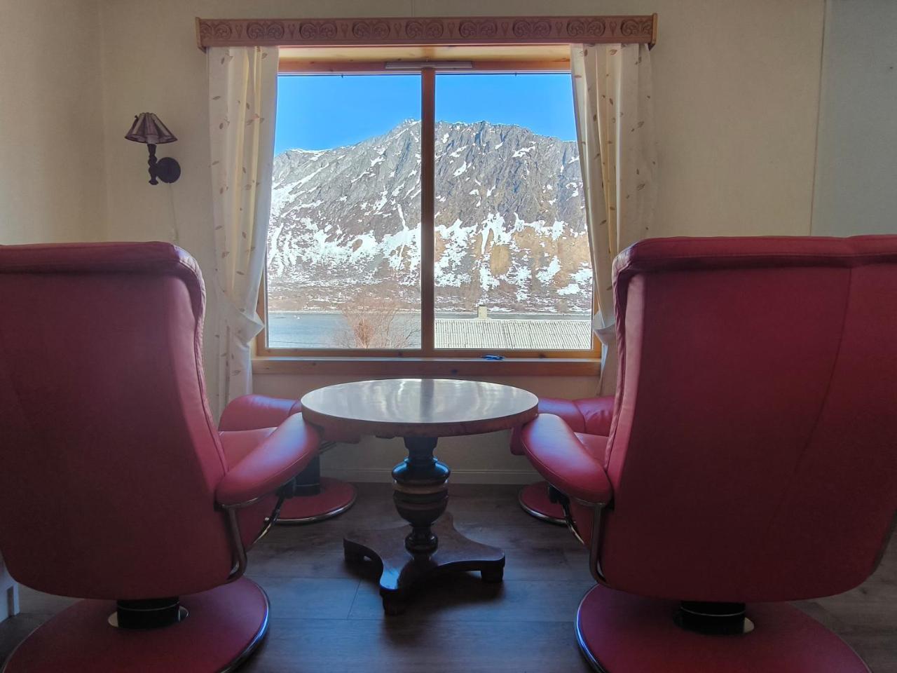 Hus Gryllefjord — 4-Star Luxury Hotel in Gryllefjord, Norway