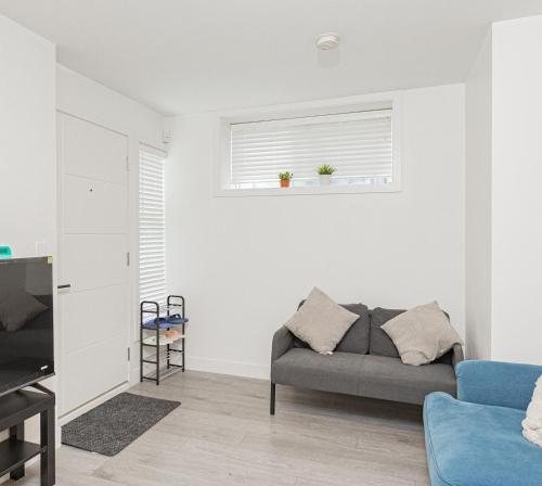 Dumfries Guest Room in Vancouver in Vancouver, Canada