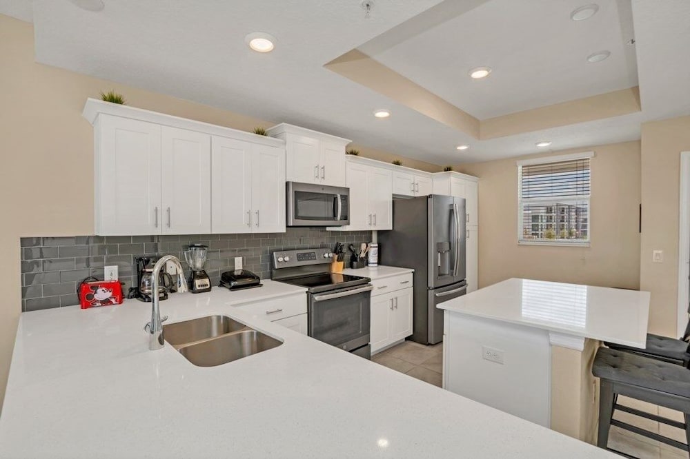 Voted #1 Resort Storey Lake Water Park 2 Bedroom Townhouse by Redawning - photo 10
